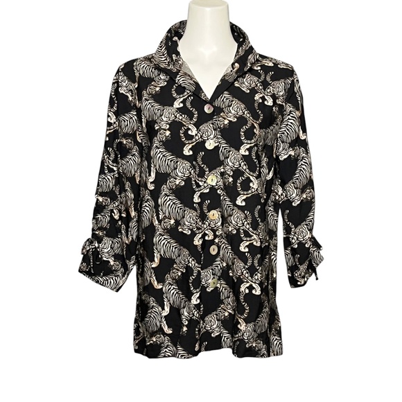 John Mark Tiger Print Wire Collar Cinch Tie Sleeve Button Front Black Top Size M - Picture 10 of 10